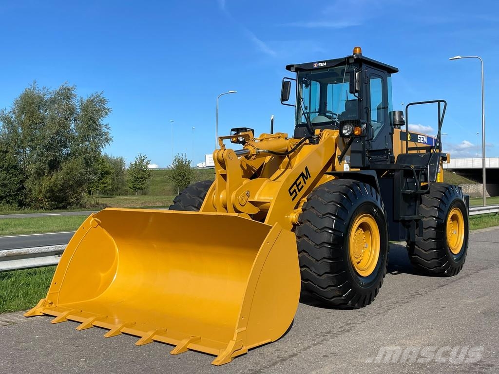 SEM 655D لوادر بعجل