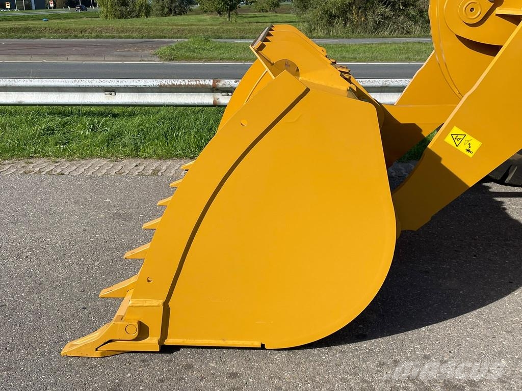 SEM 655D لوادر بعجل