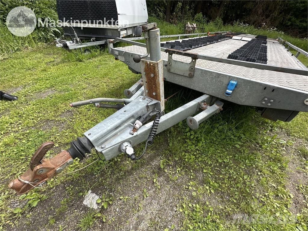 Agados Donna B3 Special Vehicle transport trailers