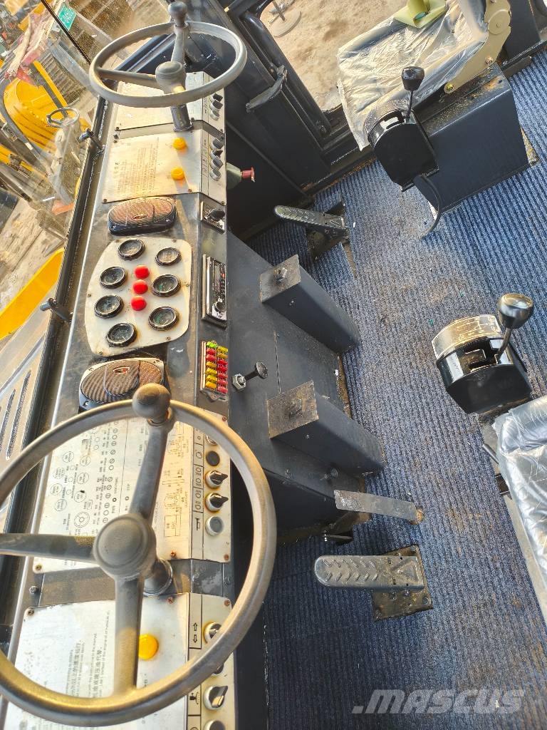 XCMG XCP203 공기 타이어 롤러