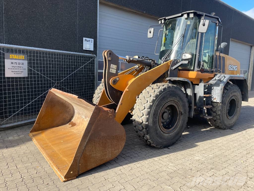 CASE 621G Pale gommate