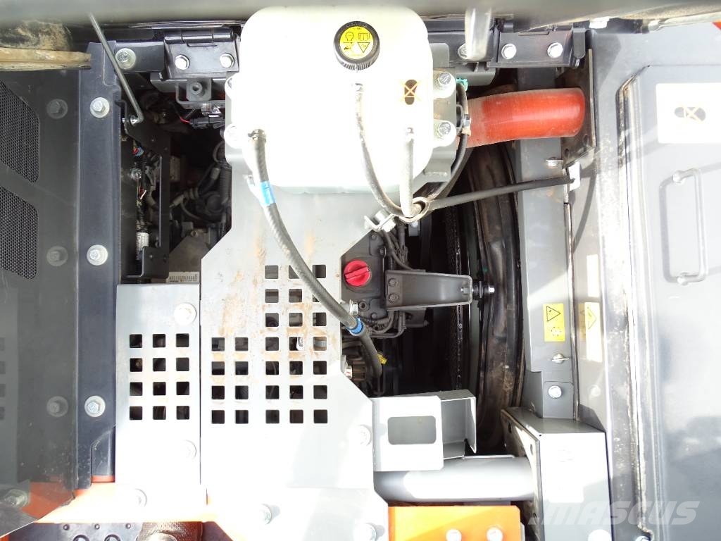 Hitachi ZX135US-7B Kāpurķēžu ekskavatori