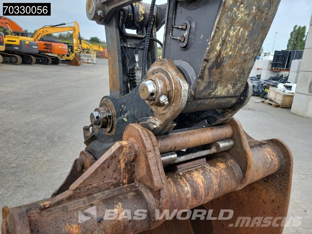 Volvo EW210 D Outrigers + Blade حفارات بعجل