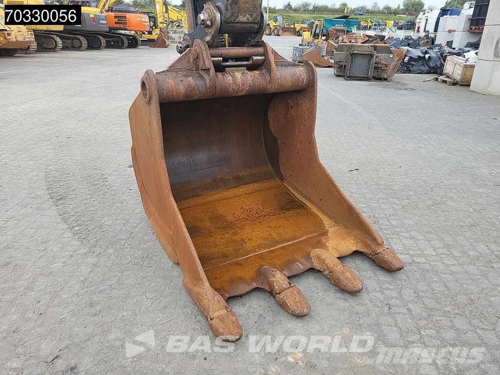 Volvo EW210 D Outrigers + Blade حفارات بعجل