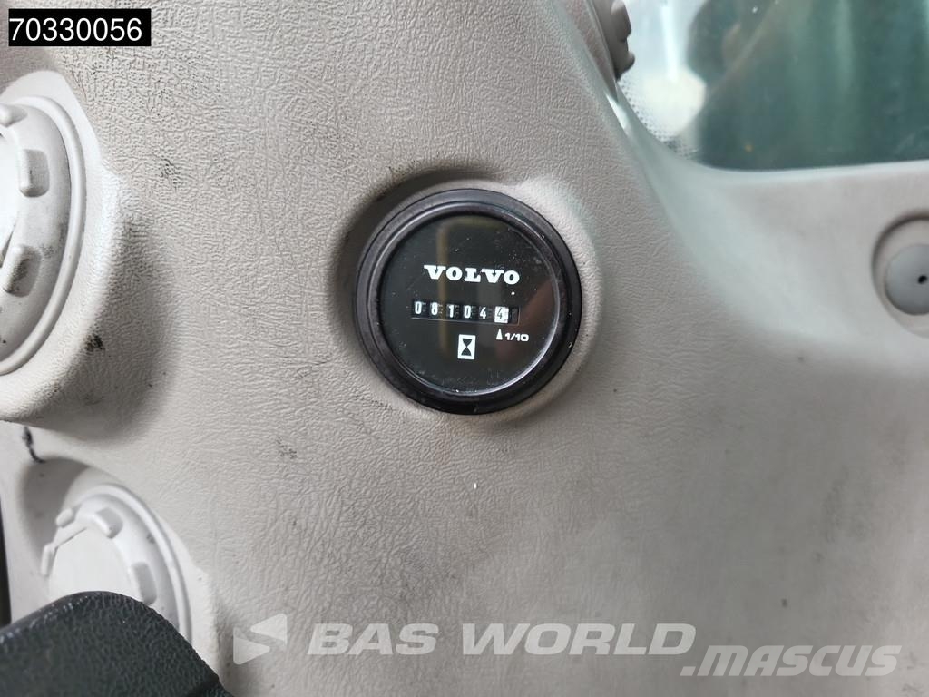 Volvo EW210 D Outrigers + Blade حفارات بعجل