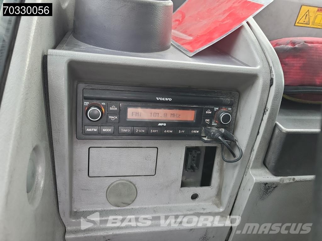 Volvo EW210 D Outrigers + Blade حفارات بعجل