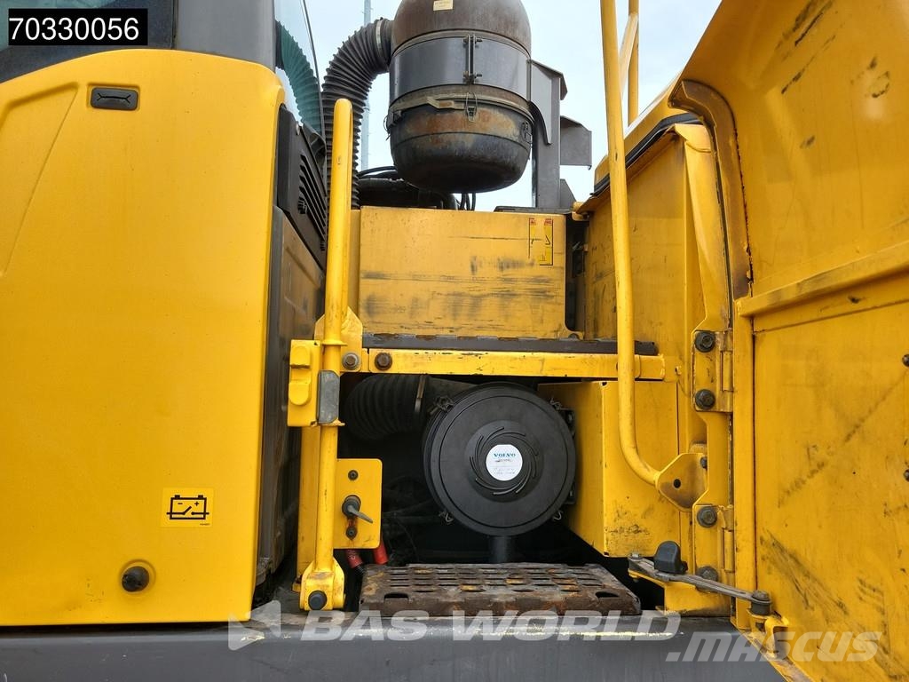 Volvo EW210 D Outrigers + Blade حفارات بعجل