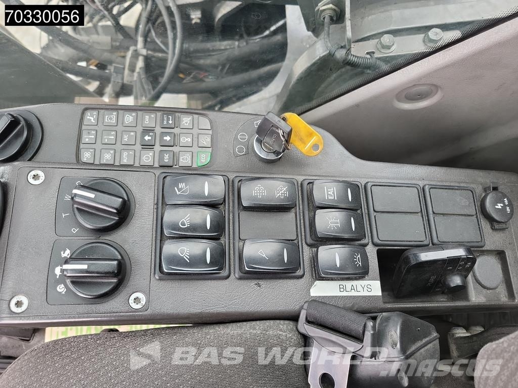 Volvo EW210 D Outrigers + Blade حفارات بعجل