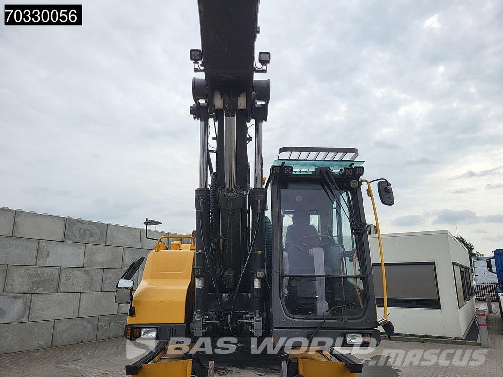 Volvo EW210 D Outrigers + Blade حفارات بعجل