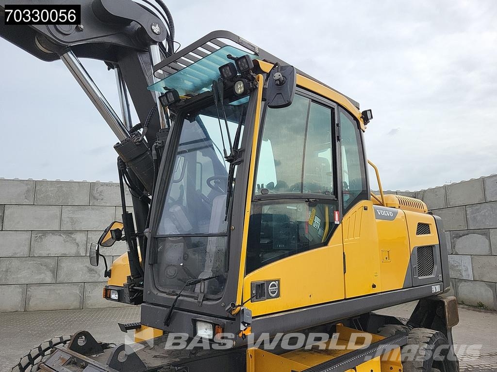Volvo EW210 D Outrigers + Blade حفارات بعجل