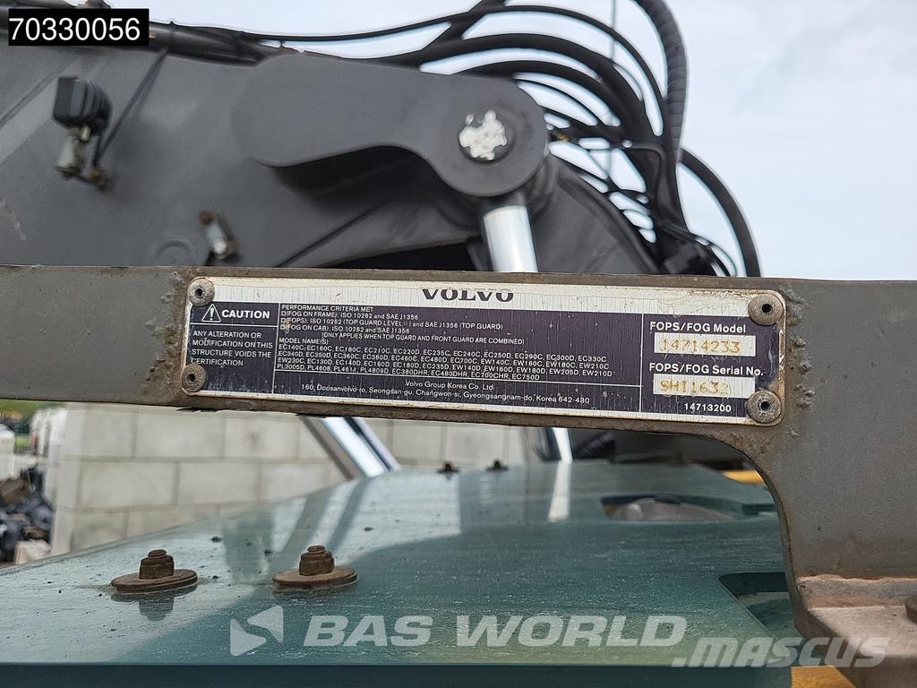 Volvo EW210 D Outrigers + Blade حفارات بعجل