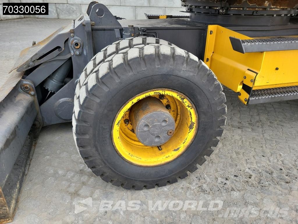 Volvo EW210 D Outrigers + Blade حفارات بعجل