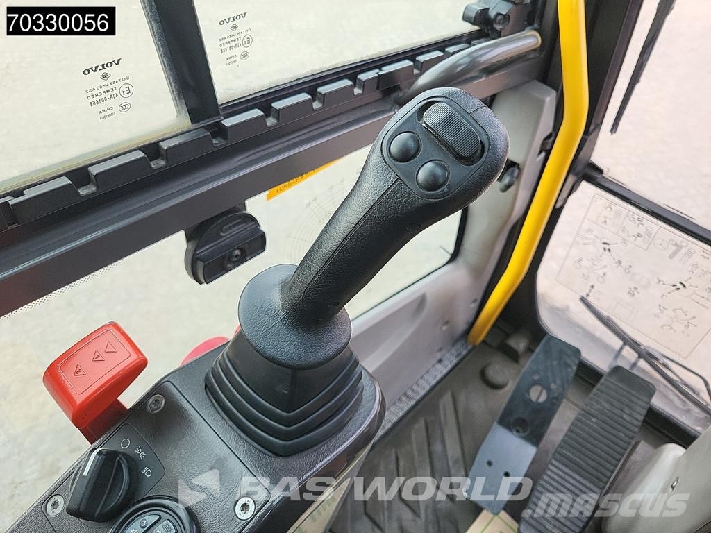 Volvo EW210 D Outrigers + Blade حفارات بعجل