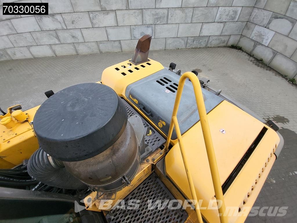 Volvo EW210 D Outrigers + Blade حفارات بعجل