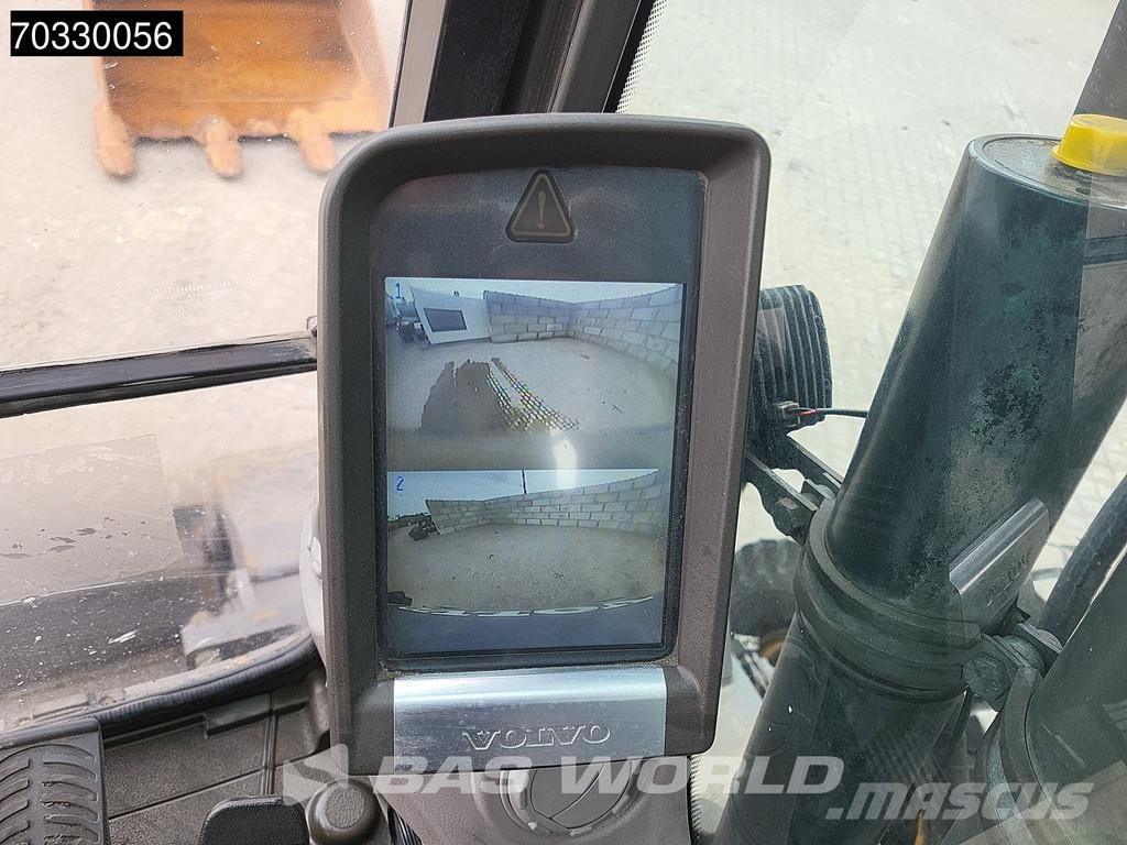 Volvo EW210 D Outrigers + Blade حفارات بعجل