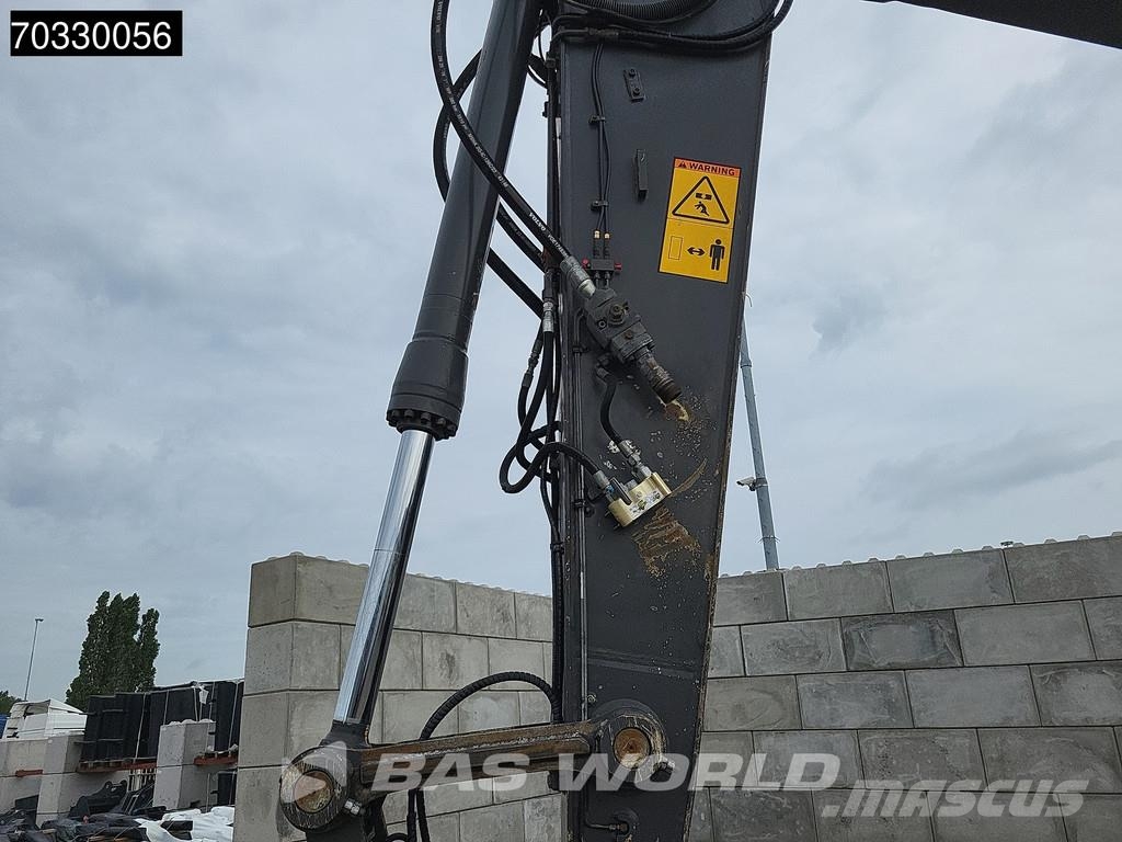 Volvo EW210 D Outrigers + Blade حفارات بعجل