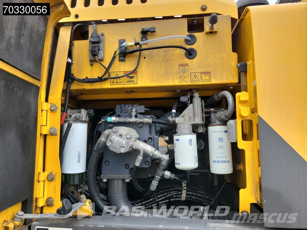 Volvo EW210 D Outrigers + Blade حفارات بعجل