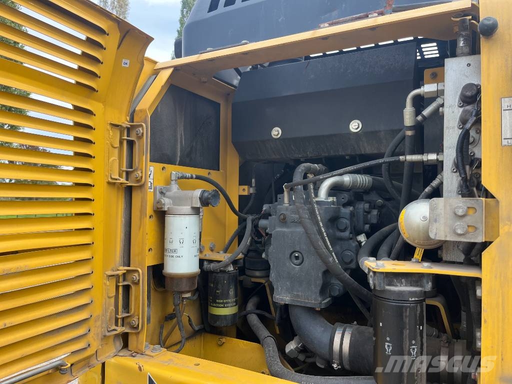 Komatsu PW 160-8 حفارات بعجل