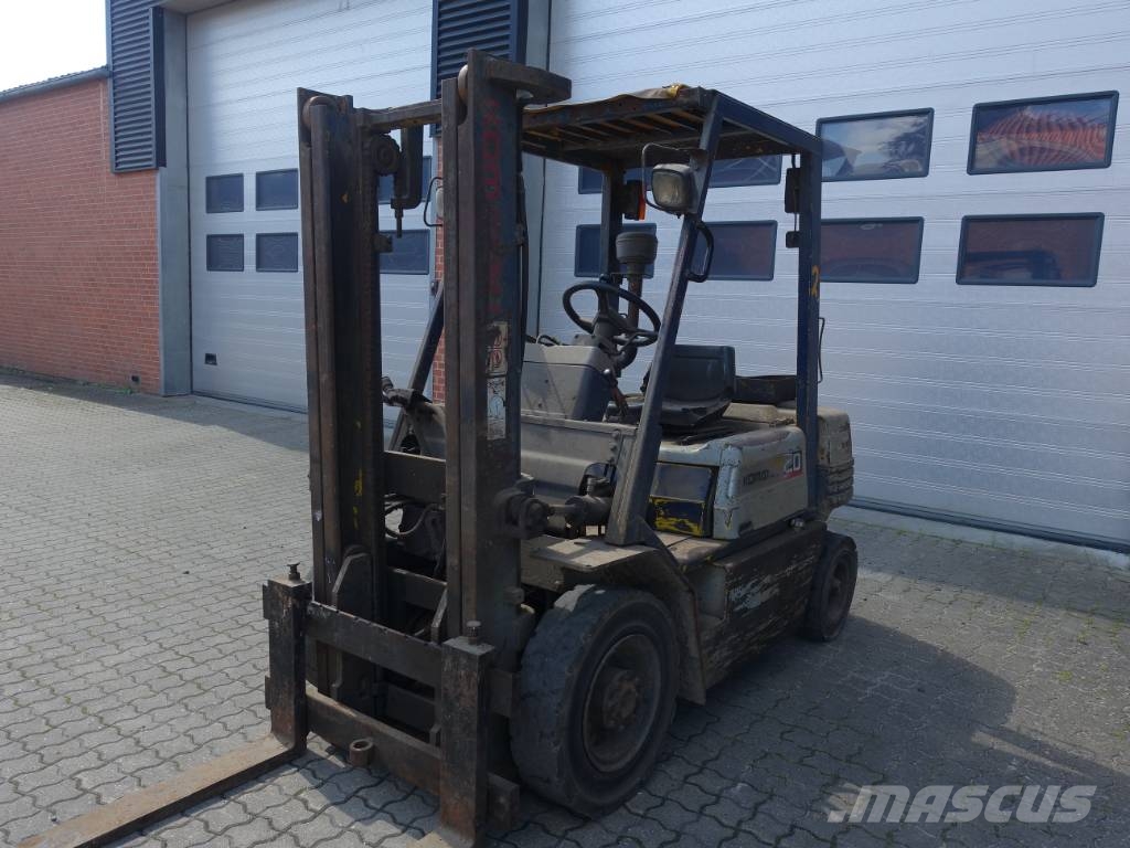 Komatsu FD 20-11 شاحنات الديزل
