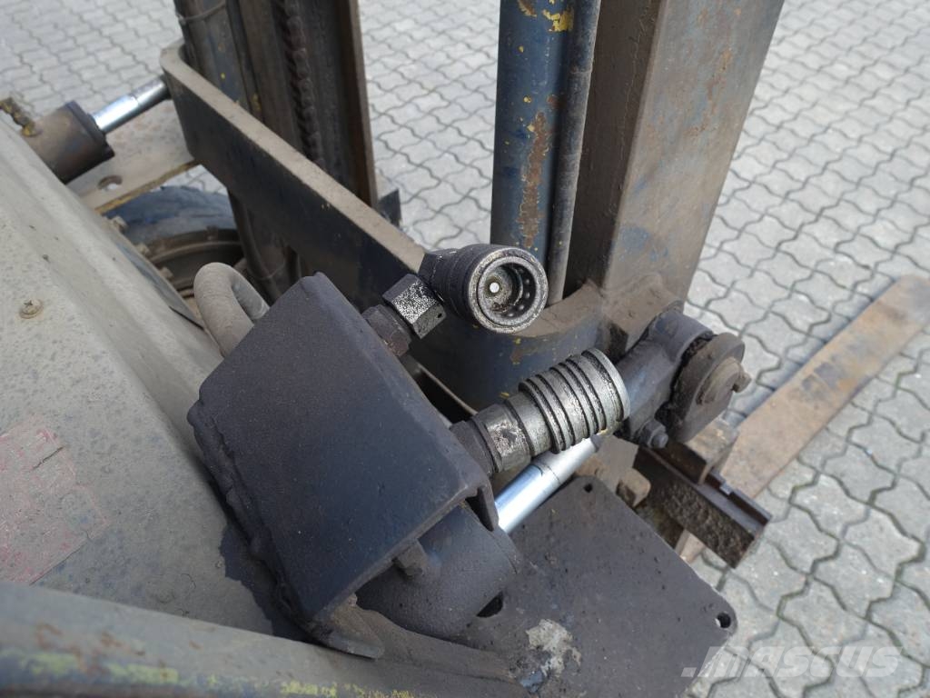 Komatsu FD 20-11 شاحنات الديزل