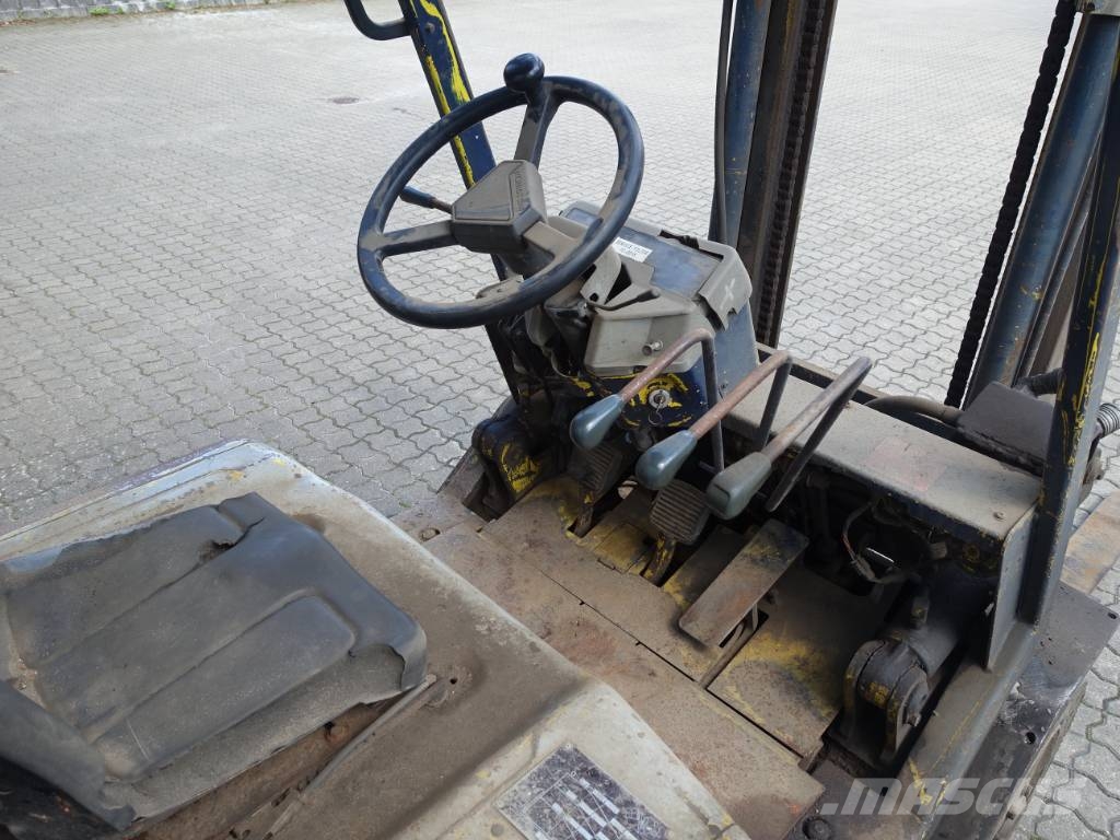 Komatsu FD 20-11 شاحنات الديزل