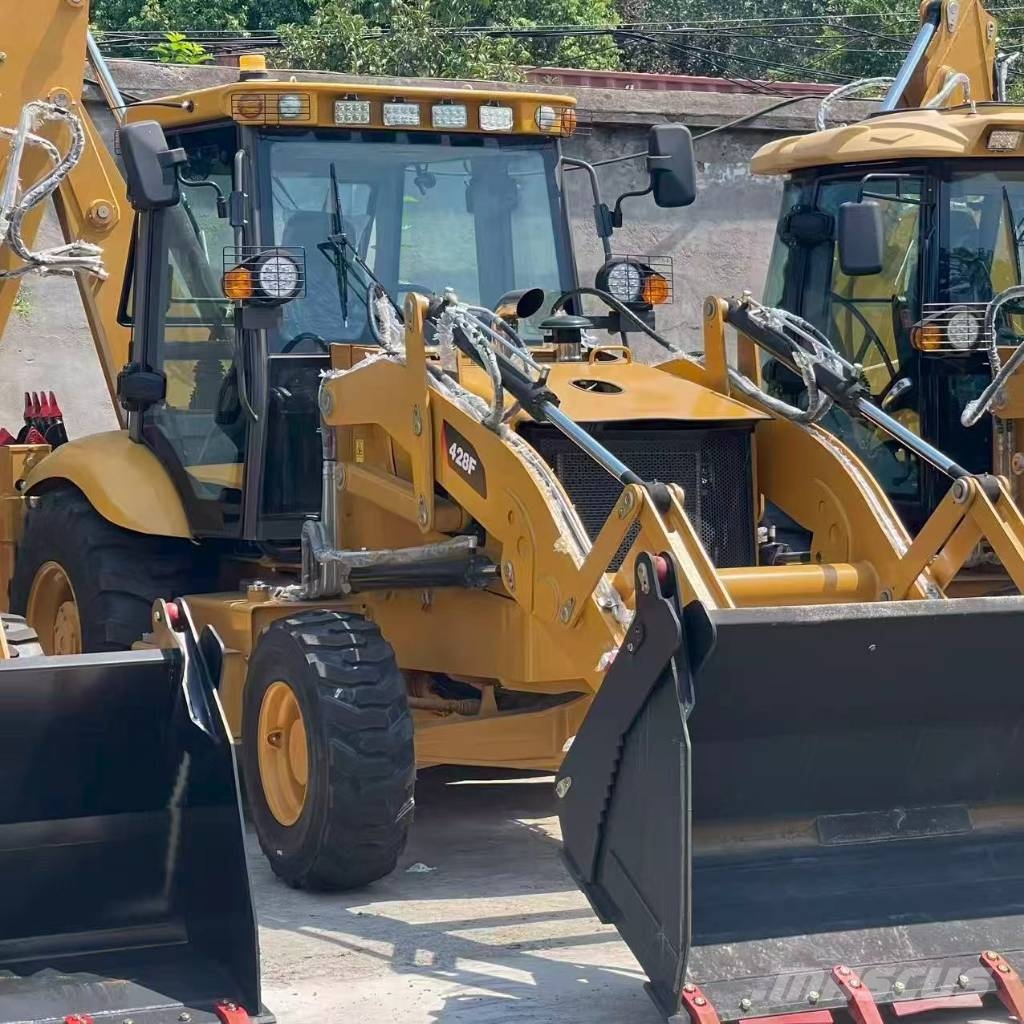 CAT 428 F Ekskavatori-iekrāvēji