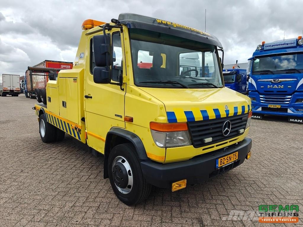 Mercedes-Benz 818D 4x2 Day Cab Euro5 - DeGroot DGT4000 + Speed D Sleepwagens