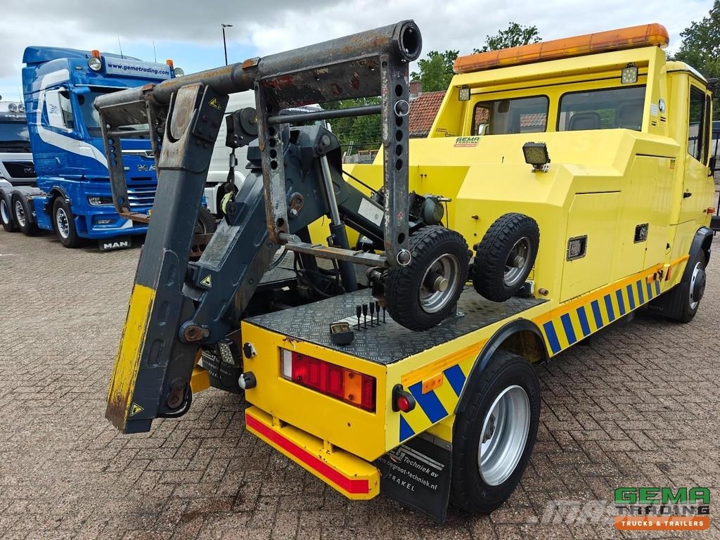 Mercedes-Benz 818D 4x2 Day Cab Euro5 - DeGroot DGT4000 + Speed D Sleepwagens