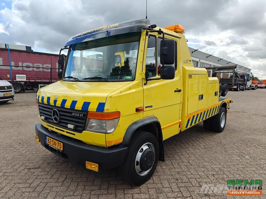 Mercedes-Benz 818D 4x2 Day Cab Euro5 - DeGroot DGT4000 + Speed D Sleepwagens
