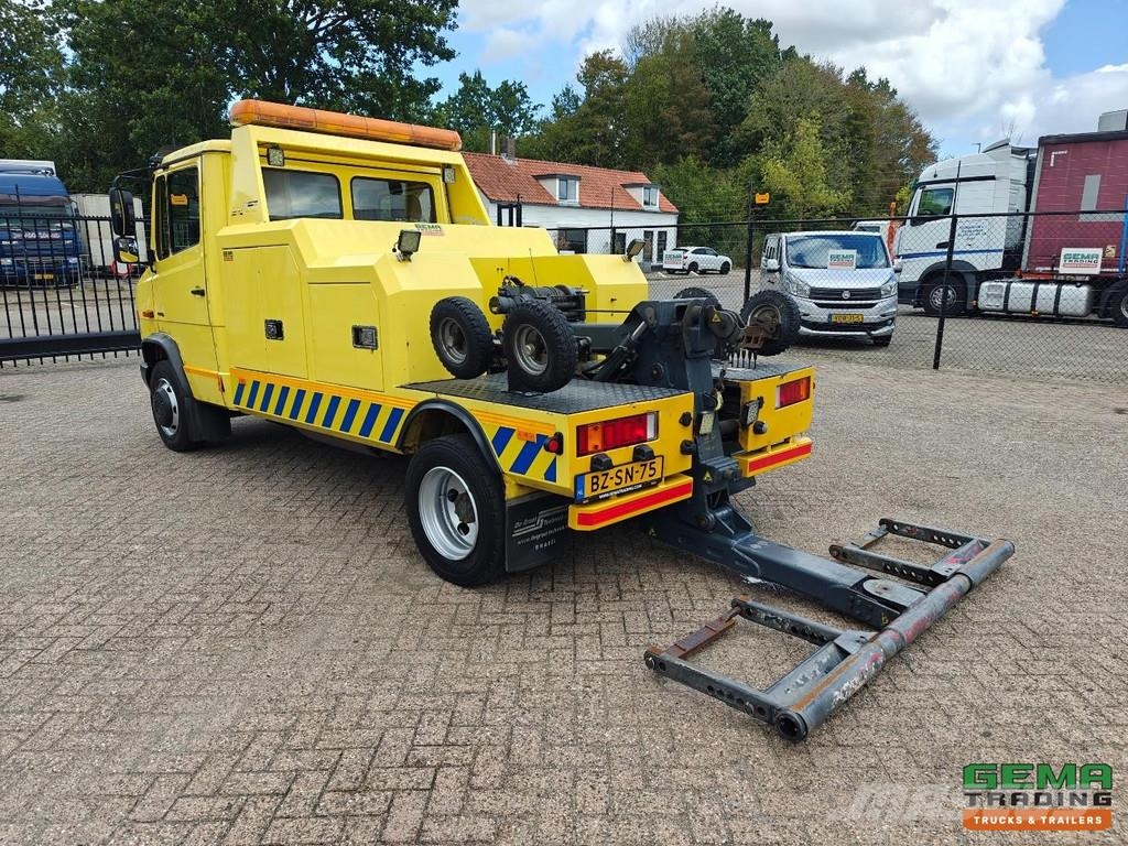 Mercedes-Benz 818D 4x2 Day Cab Euro5 - DeGroot DGT4000 + Speed D Sleepwagens