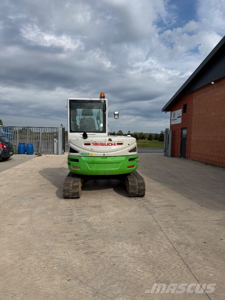 Takeuchi TB 260 Mini pelle < 7t