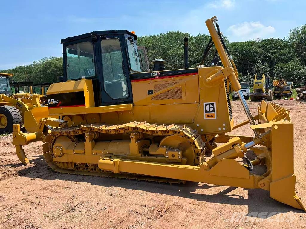 CAT D6G Kāpurķēžu buldozeri
