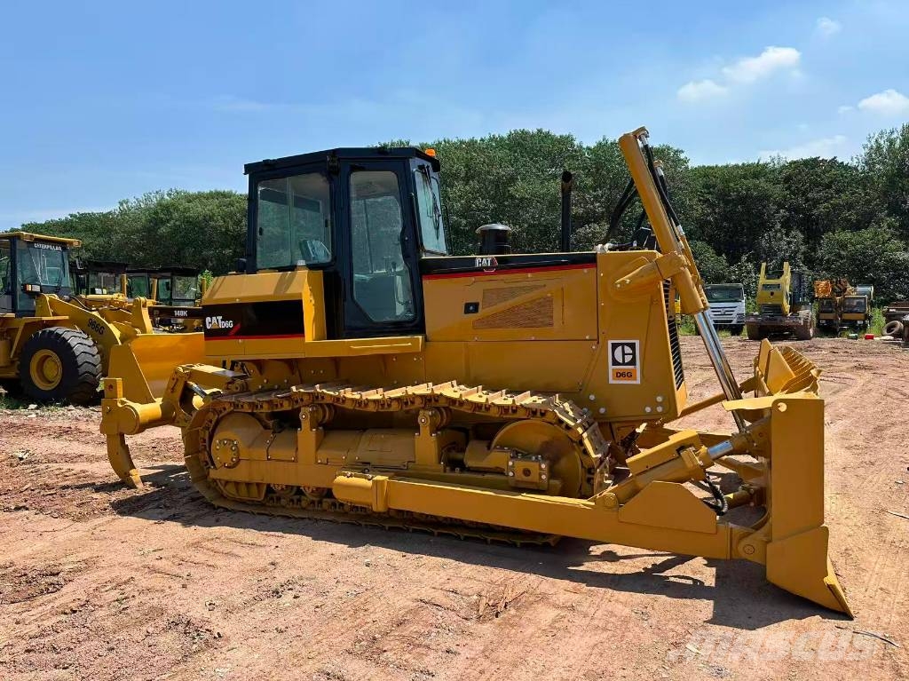 CAT D6G Kāpurķēžu buldozeri