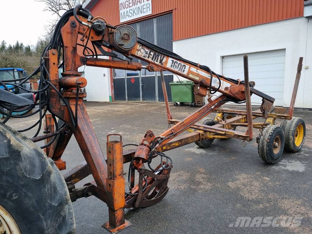 SKOGSVAGN FMV1600 MED KRAN Remolques forestales