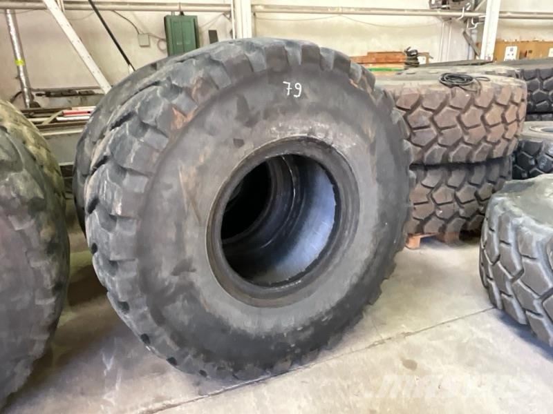 Goodyear 23 5 R 25 Banden, wielen en velgen