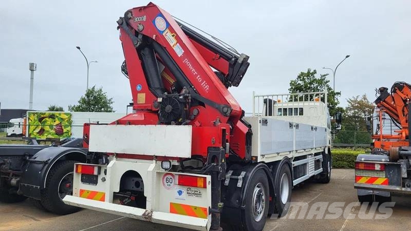 DAF CF 75.310 +HMF 3000 Powerlift crane 30T meter with Vlakke laadvloer met kraan