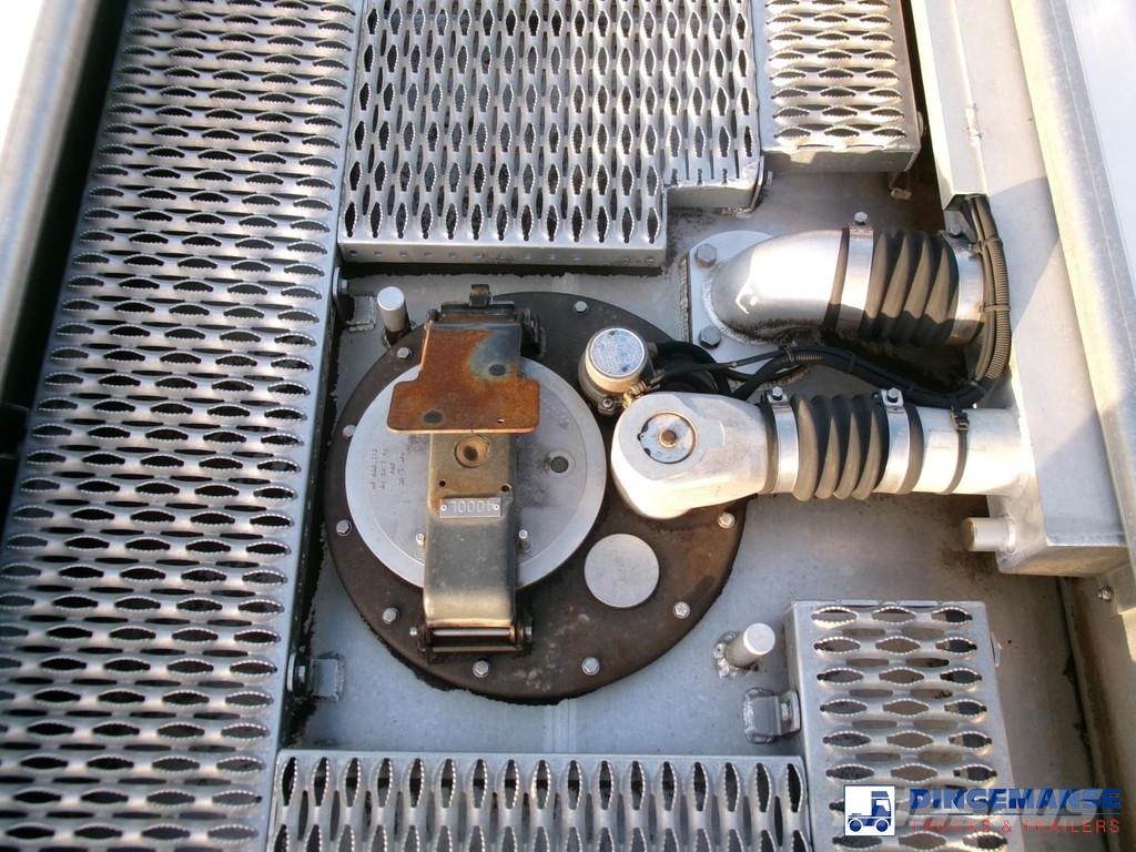 Volvo FE 280 4x2 fuel tank 13.3 m3 / 4 comp Camiones cisternas