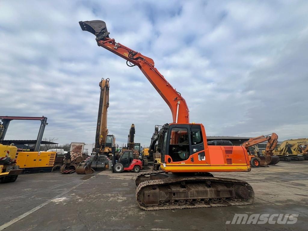 Komatsu HB 215 LC-1 حفارات زحافة