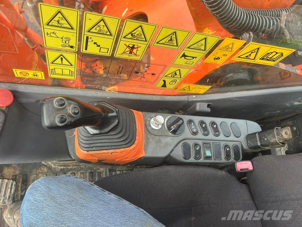 Komatsu HB 215 LC-1 حفارات زحافة