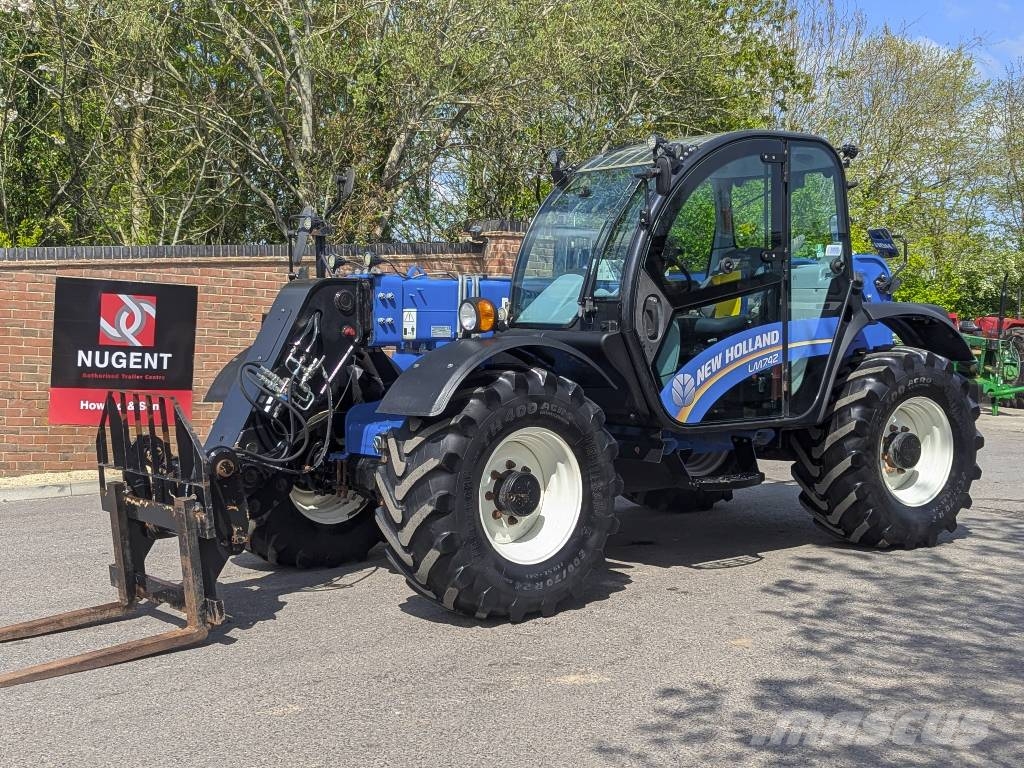 New Holland LM 742 معدات مناولة لأغراض الزراعة