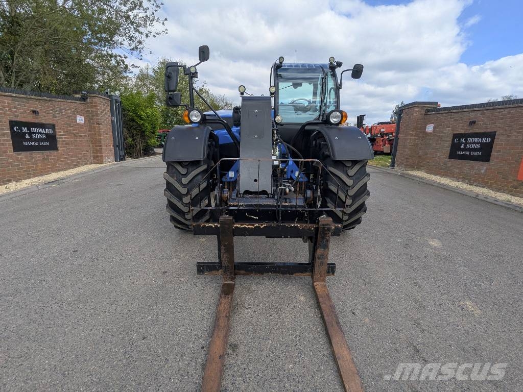 New Holland LM 742 معدات مناولة لأغراض الزراعة