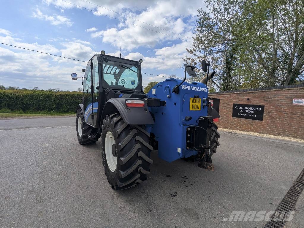 New Holland LM 742 معدات مناولة لأغراض الزراعة