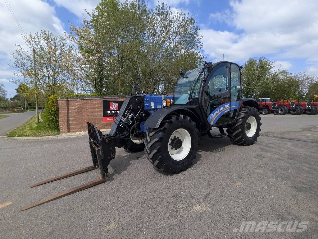New Holland LM 742 معدات مناولة لأغراض الزراعة