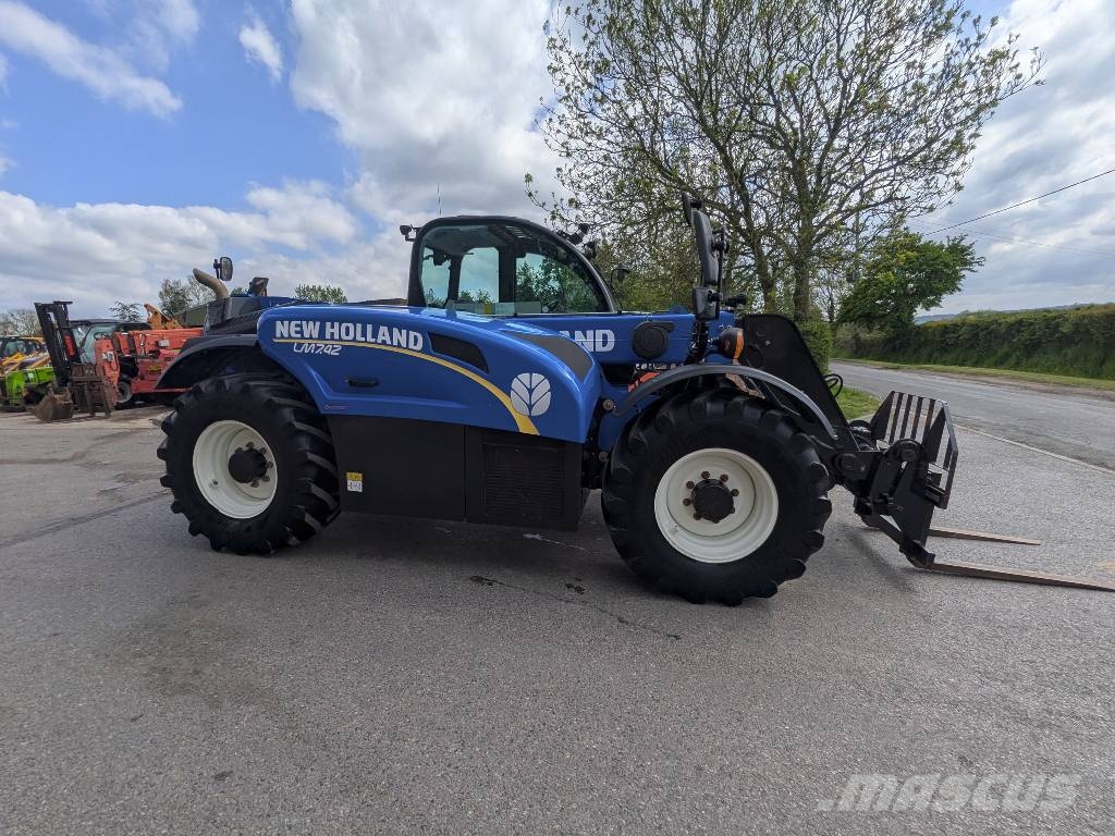 New Holland LM 742 معدات مناولة لأغراض الزراعة