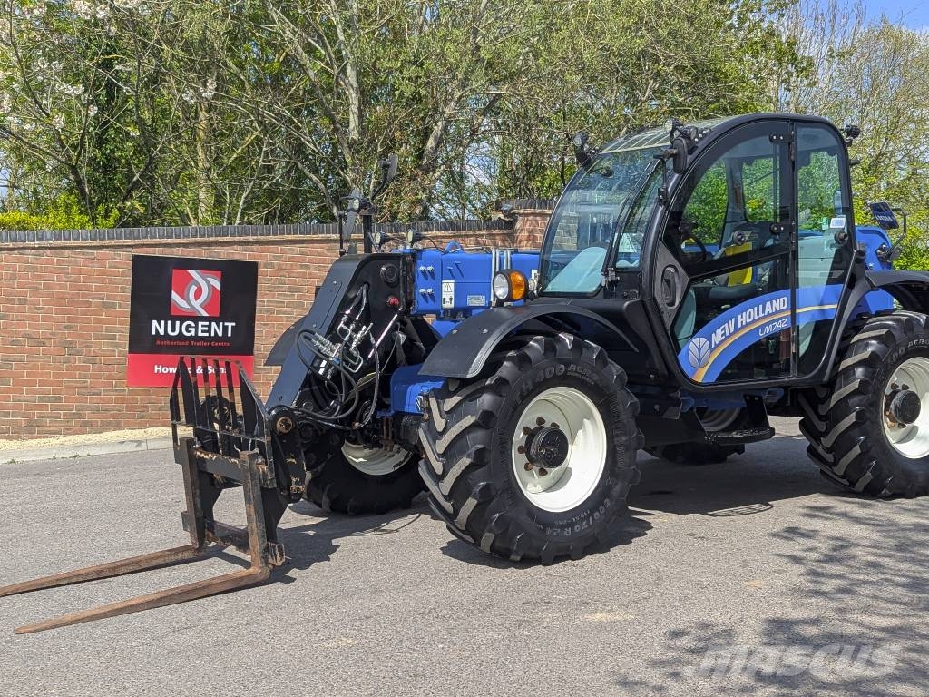 New Holland LM 742 معدات مناولة لأغراض الزراعة