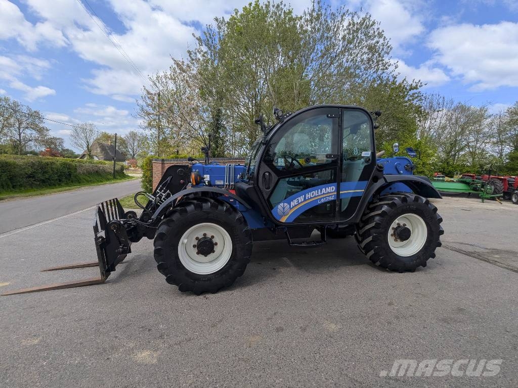 New Holland LM 742 معدات مناولة لأغراض الزراعة