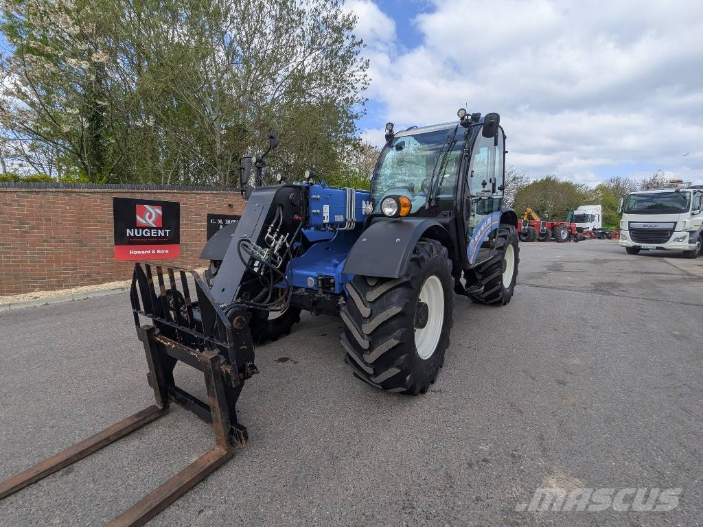 New Holland LM 742 معدات مناولة لأغراض الزراعة