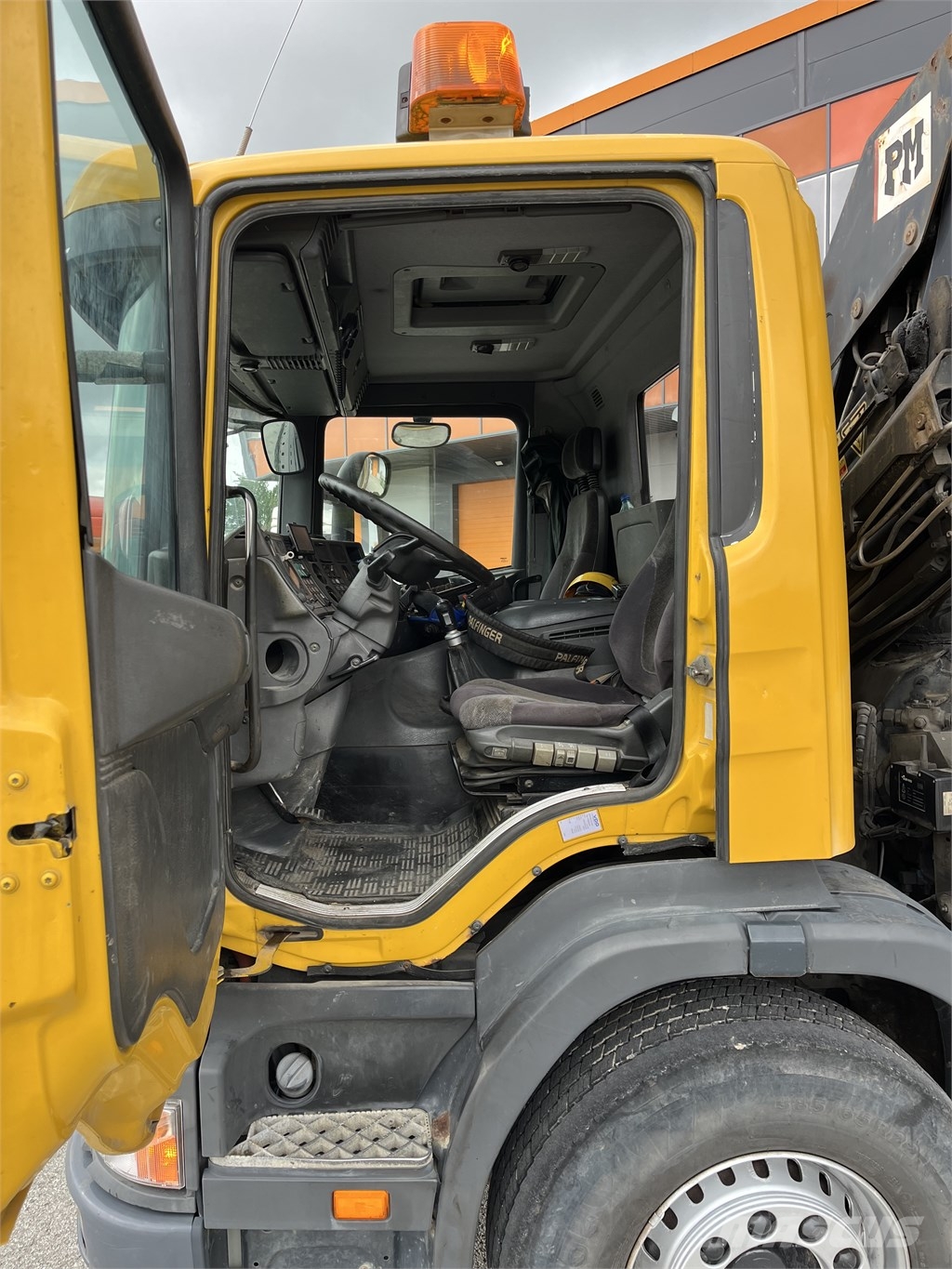 Scania Scania P310 6x2+CRANE 16552+STAKE BODY+TIPPER Smagās mašīnas ar celtni