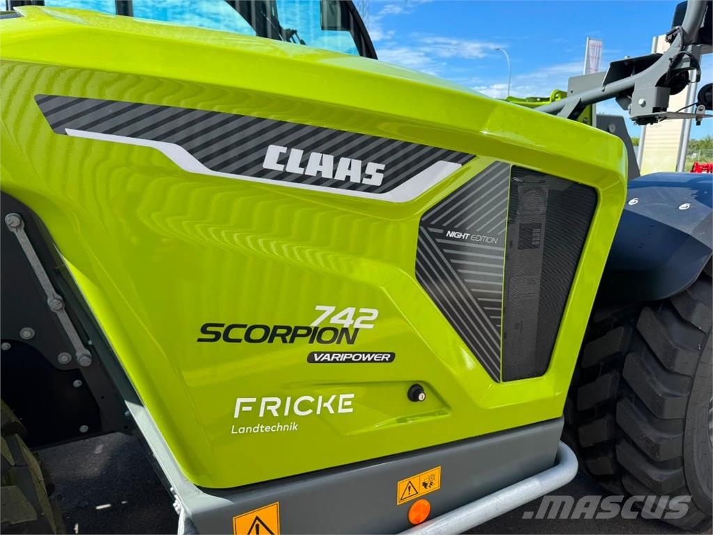 CLAAS Scorpion 742 Varipower 3 Night Edition مناولات متداخلة