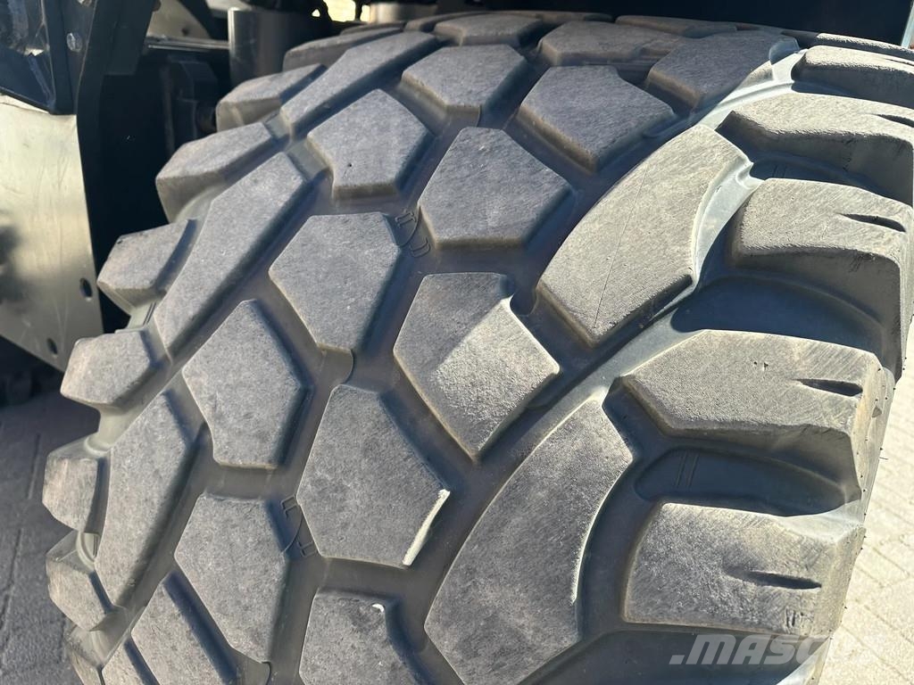 Hitachi ZX140W-5B ZX140W-5B Escavadeiras de rodas